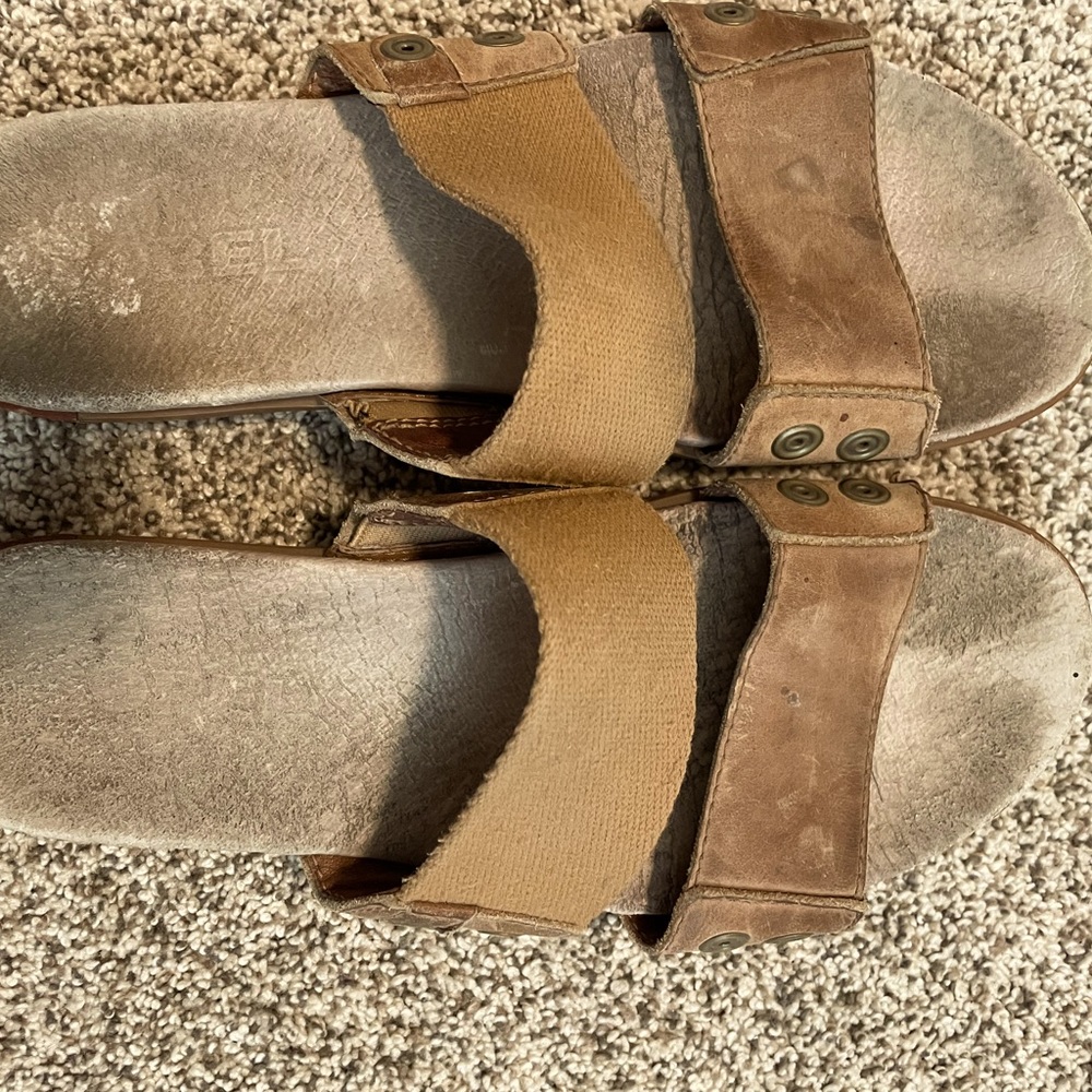 Sorel slip ons